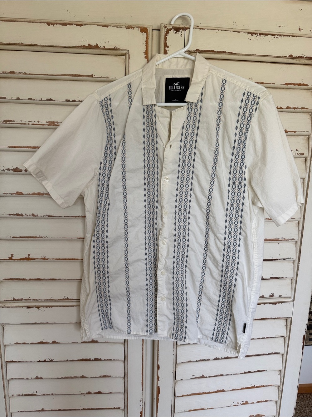 Hollister Off White Short-Sleeve Button-Down Shirt with Blue Vertical Pattern